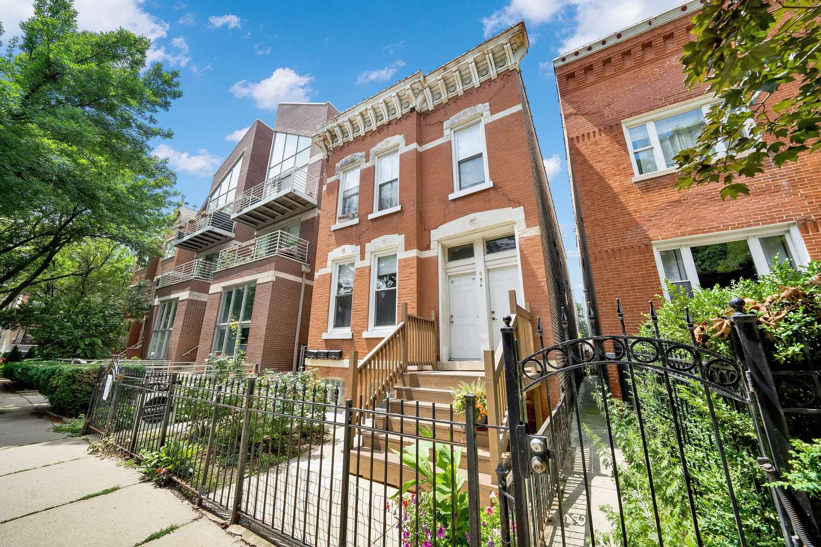 Chicago, IL 60622,856 N Marshfield AVE
