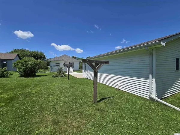 Camp Point, IL 62320,305 N Vermont