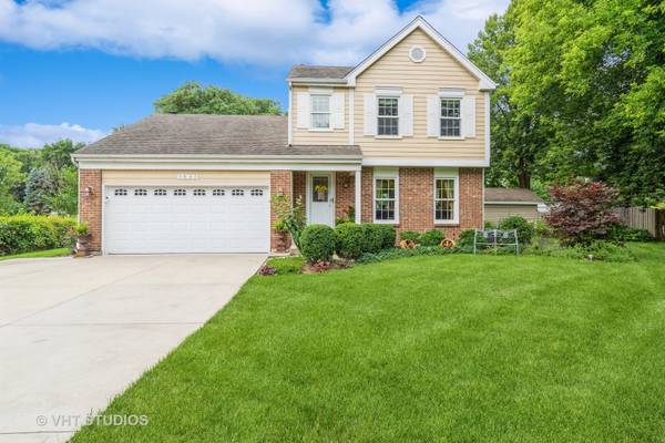 5633 Barnwood DR, Gurnee, IL 60031