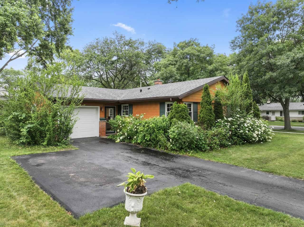 Mount Prospect, IL 60056,1207 W Busse AVE