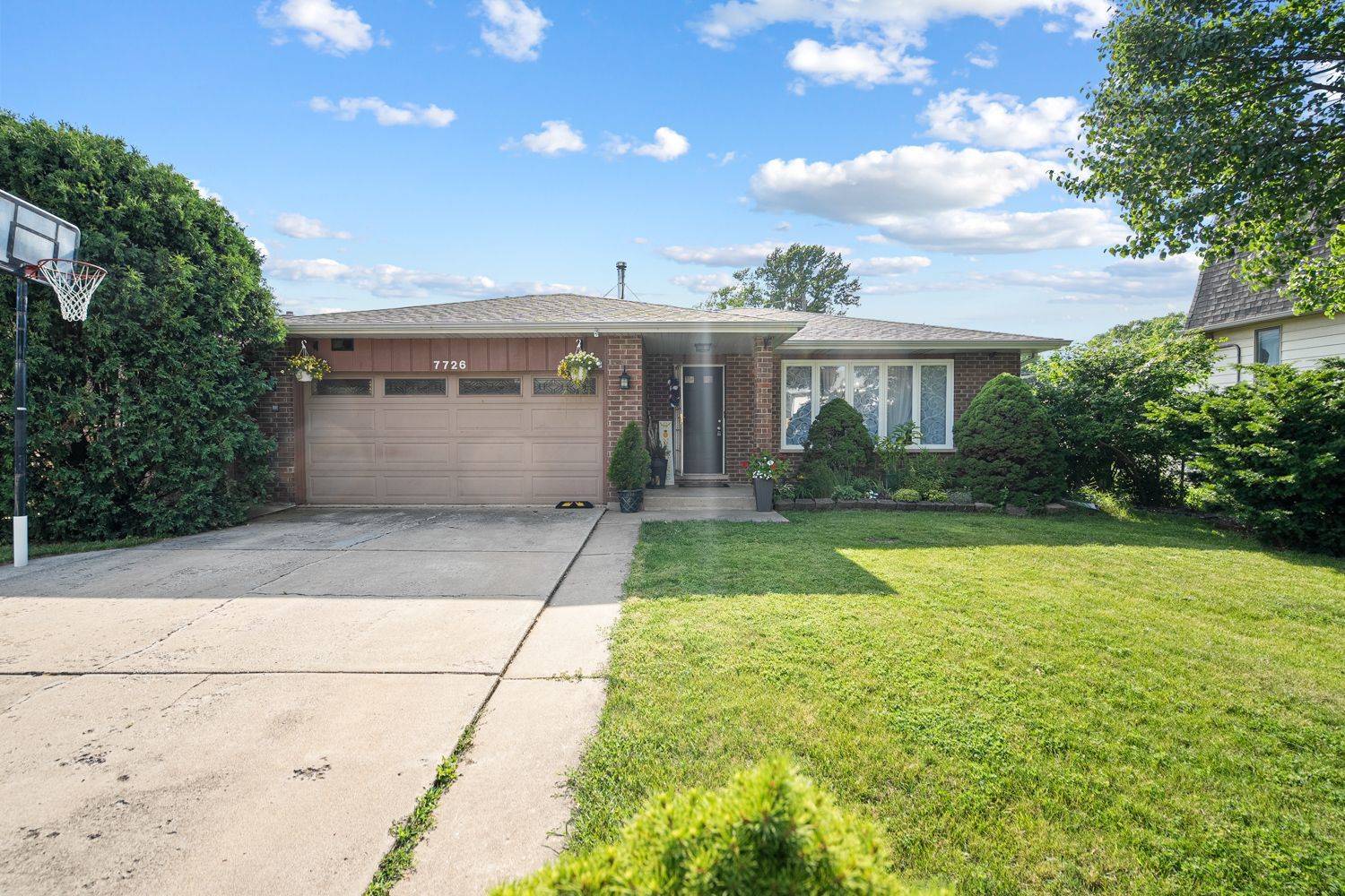 Burbank, IL 60459,7726 S Moody AVE