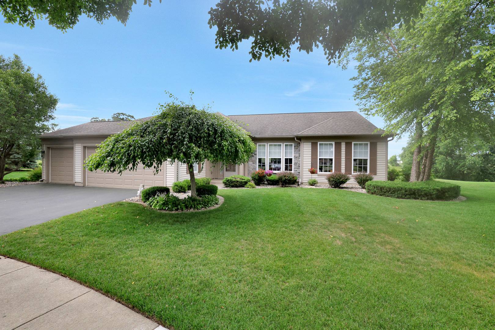 13201 Juneberry LN, Huntley, IL 60142