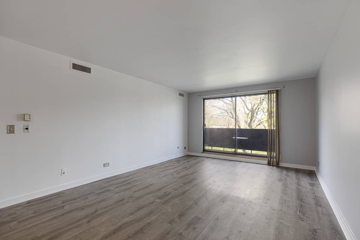 Elk Grove Village, IL 60007,898 Wellington AVE #218