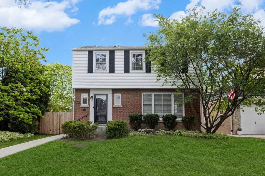 4943 Fairview LN, Skokie, IL 60077