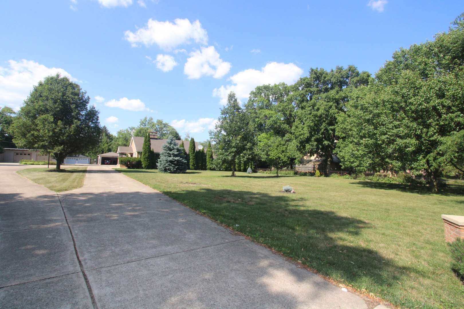 Joliet, IL 60435,1005 Black RD