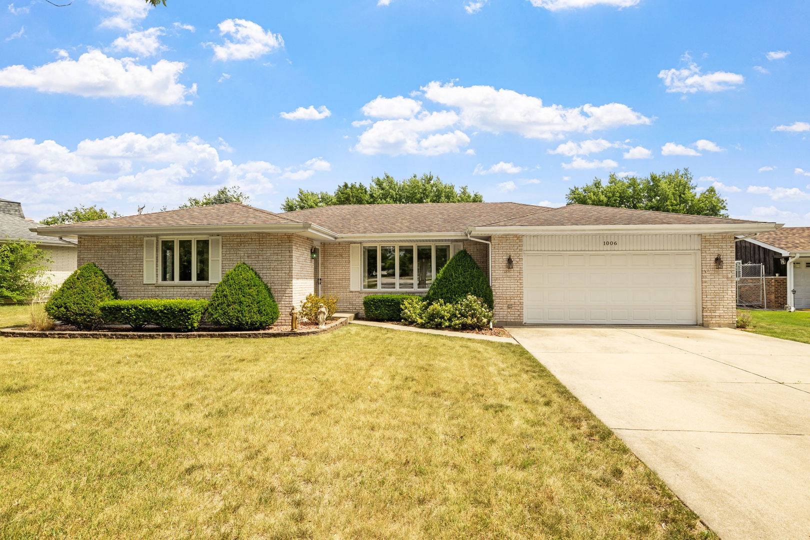 1006 Grandview DR, New Lenox, IL 60451