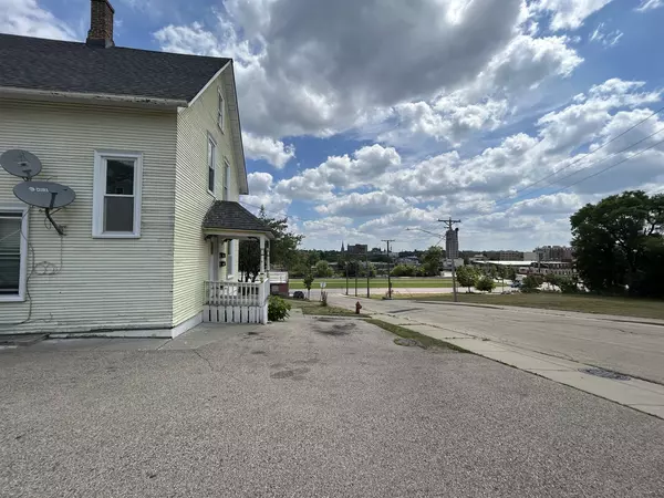 Elgin, IL 60123,226 Mountain ST