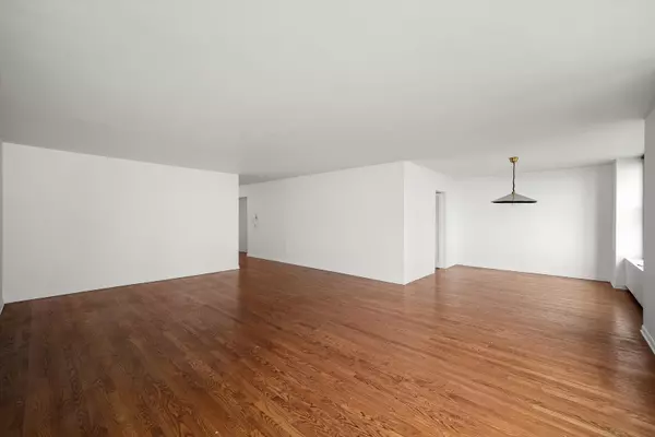 Chicago, IL 60657,3150 N Lake Shore DR #14E