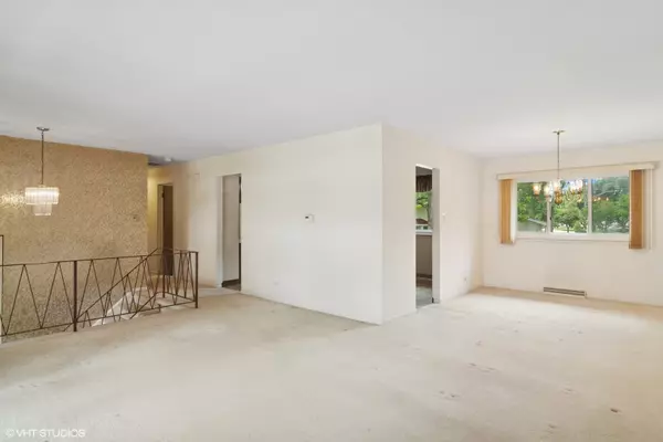 Palatine, IL 60074,809 E Baldwin RD