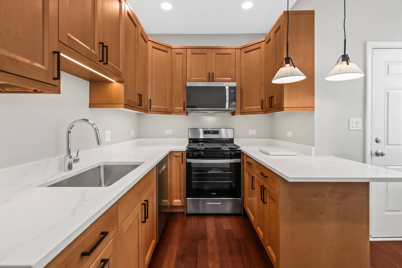 Chicago, IL 60625,3237 W Sunnyside AVE #1E