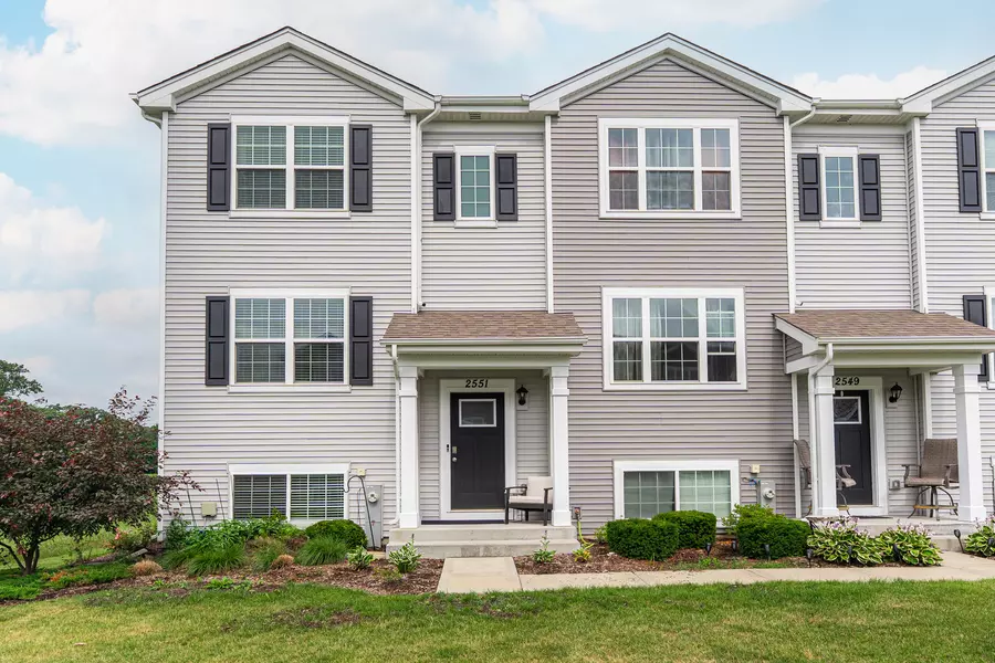 2551 Bella DR, Pingree Grove, IL 60140