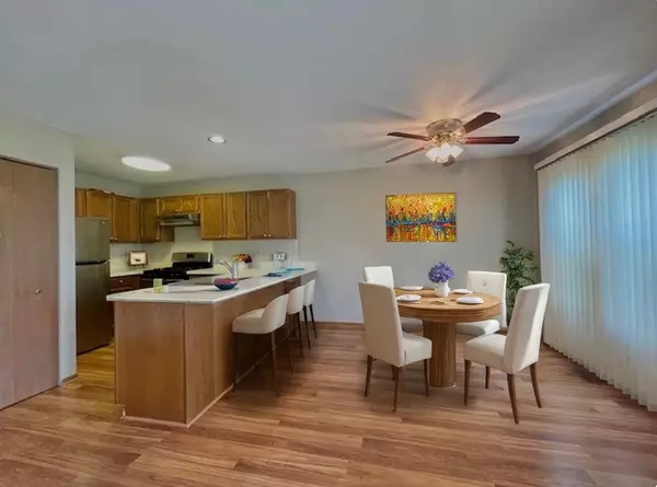 Elk Grove Village, IL 60007,304 University LN #5