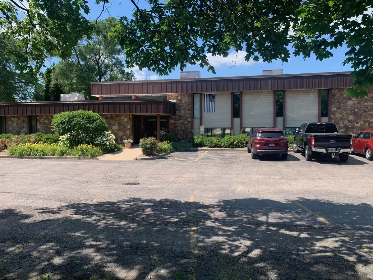 Elgin, IL 60123,85 Market ST