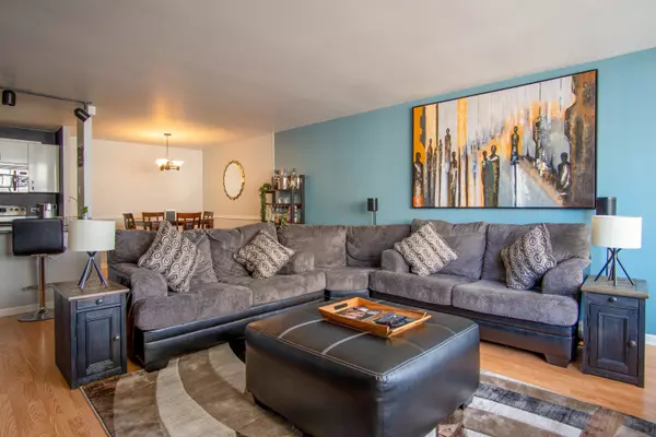 Chicago, IL 60613,3930 N PINE GROVE AVE #1115
