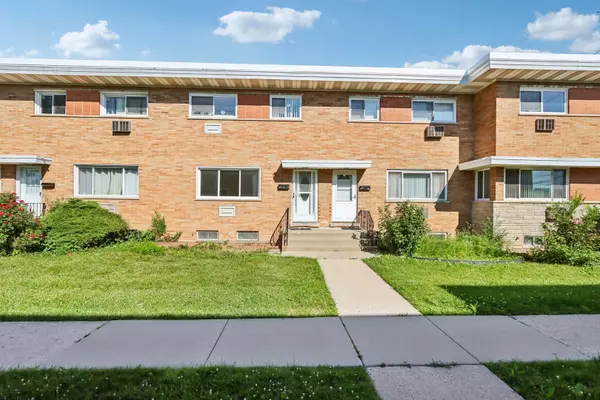 8666 Gregory LN #C, Des Plaines, IL 60016