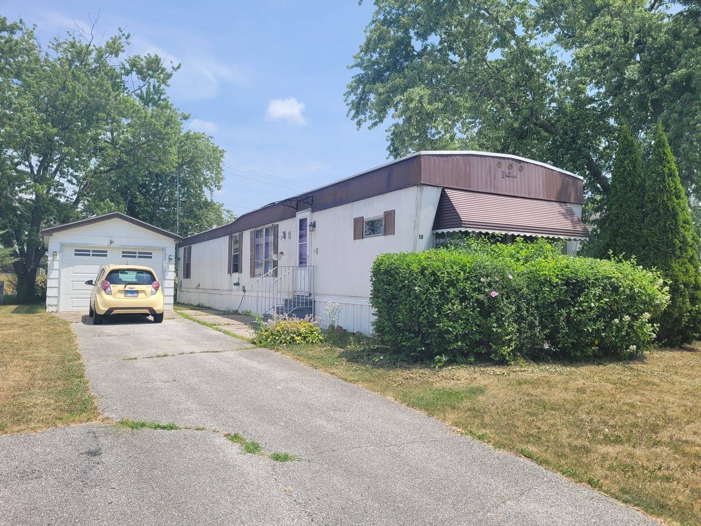 10 Meadowlark LN, Beecher, IL 60401