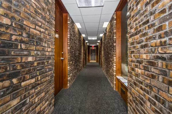 Palatine, IL 60067,315-345 W Northwest HWY #207