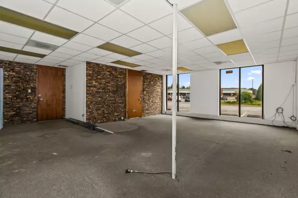 Palatine, IL 60067,315-345 W Northwest HWY #207