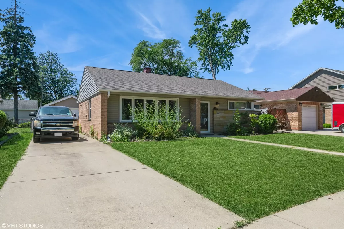 Des Plaines, IL 60016,823 E Thacker ST