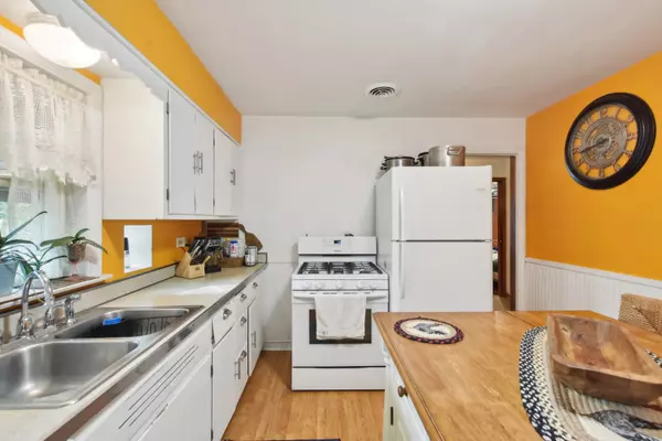 Chicago, IL 60641,4855 W Montrose AVE