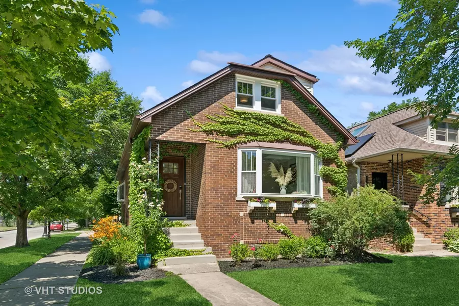 2304 Hastings AVE, Evanston, IL 60201