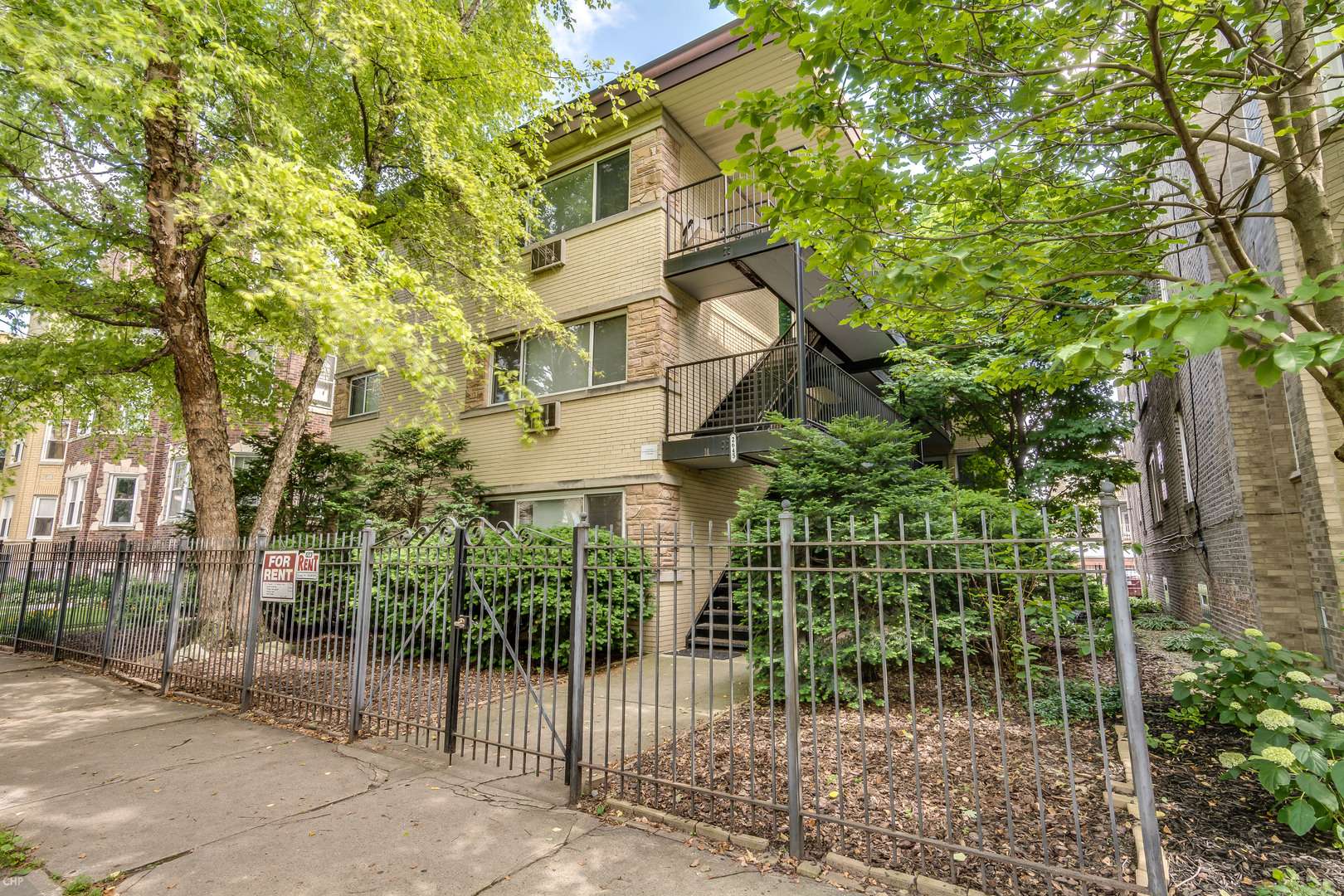 2645 W Carmen AVE #101, Chicago, IL 60625