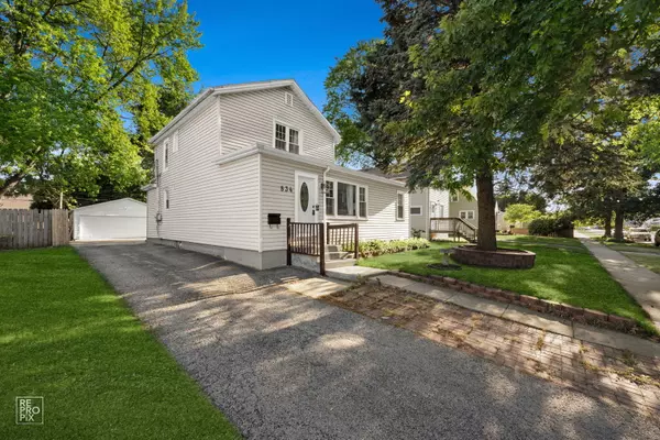 834 Spruce ST, Aurora, IL 60506