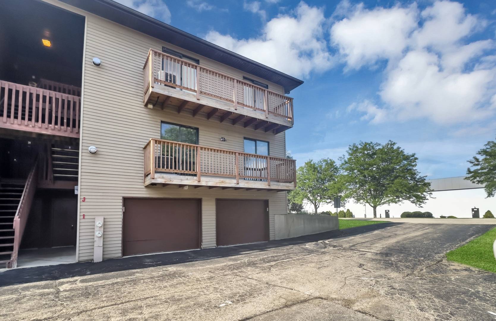 South Elgin, IL 60177,565 Dean DR #I