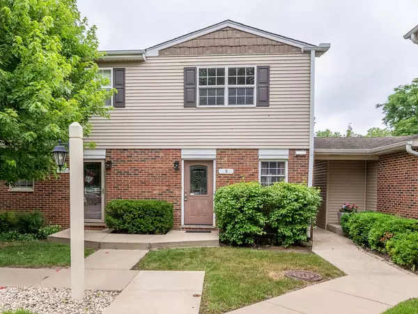 Lake Bluff, IL 60044,525 W Washington AVE #9