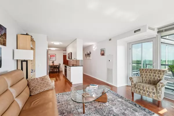 Evanston, IL 60201,800 Elgin RD #1017