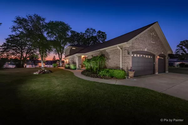 1913 N Woodlawn Park AVE, Mchenry, IL 60051