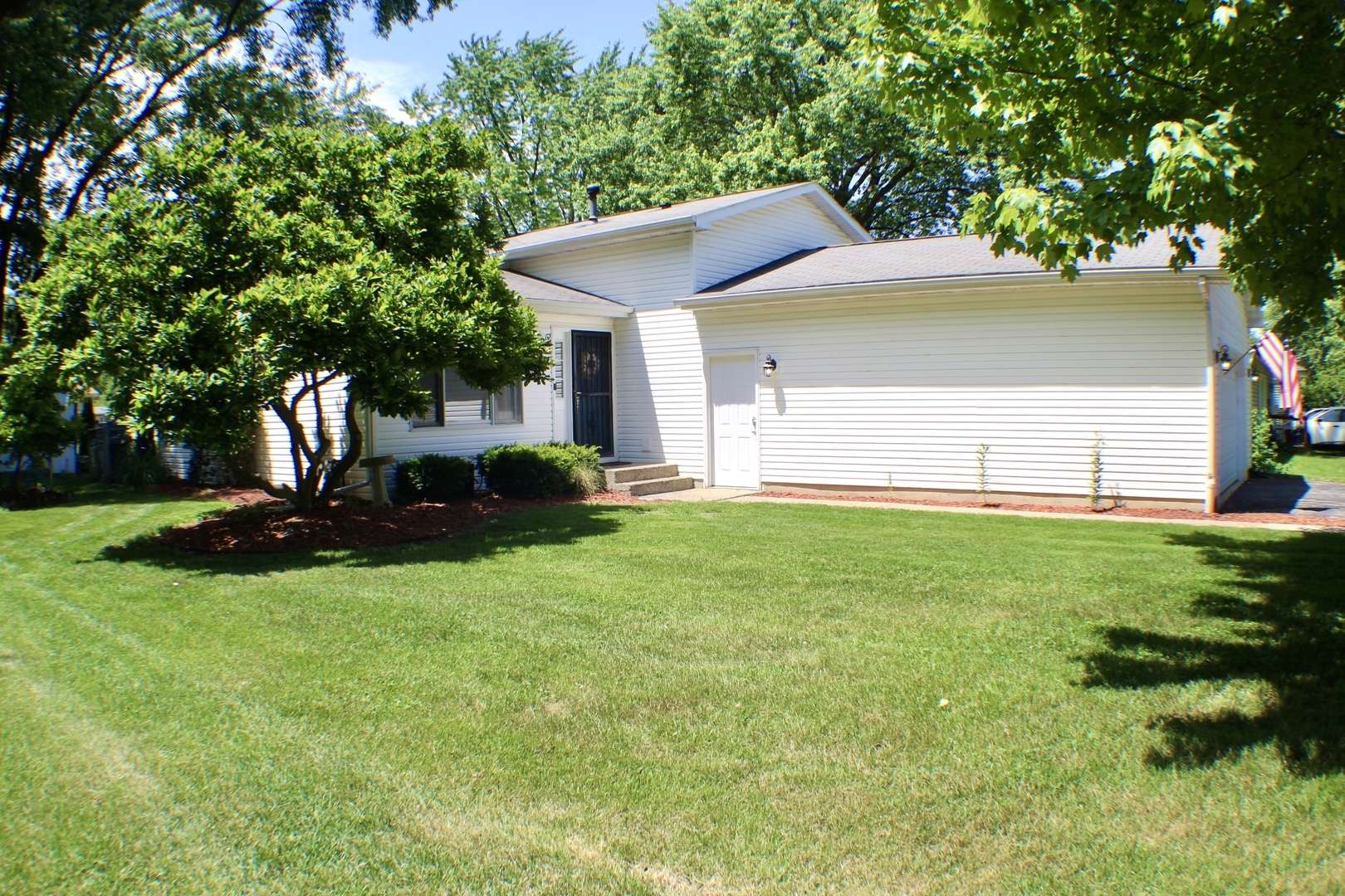 Mchenry, IL 60050,1615 Meadow LN