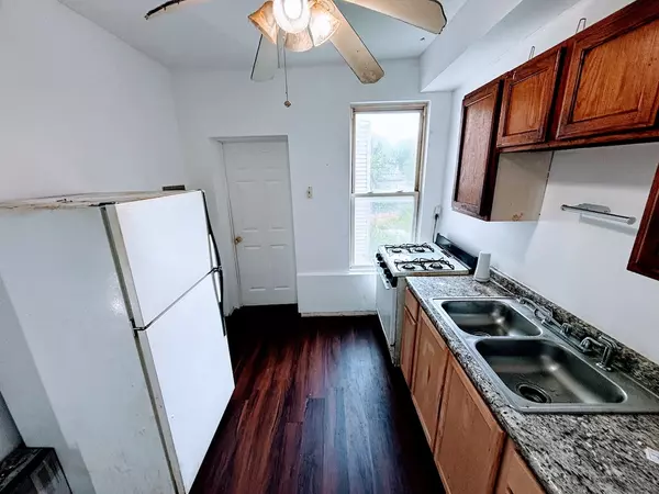 Chicago, IL 60624,4036 W Lexington ST