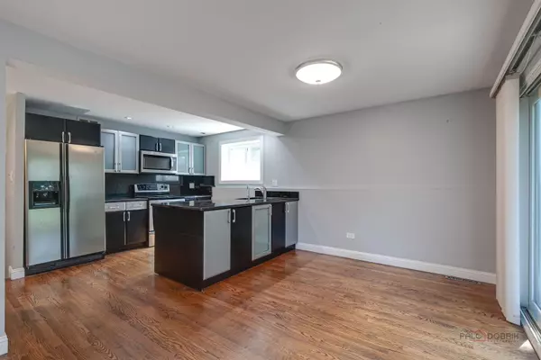 Northbrook, IL 60062,1115 Shermer RD