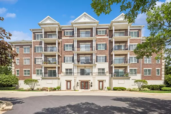 400 Mcdaniels CIR #303, Clarendon Hills, IL 60514