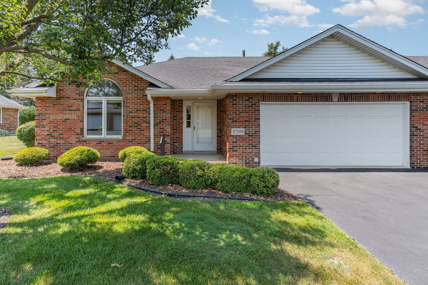 27108 S Fountainview DR, Crete, IL 60417