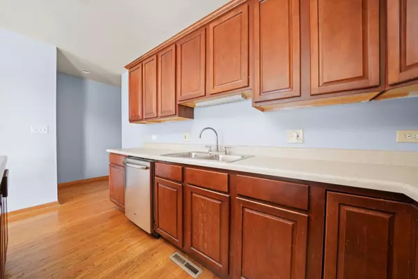 Chicago, IL 60637,6220 S KENWOOD AVE #2N