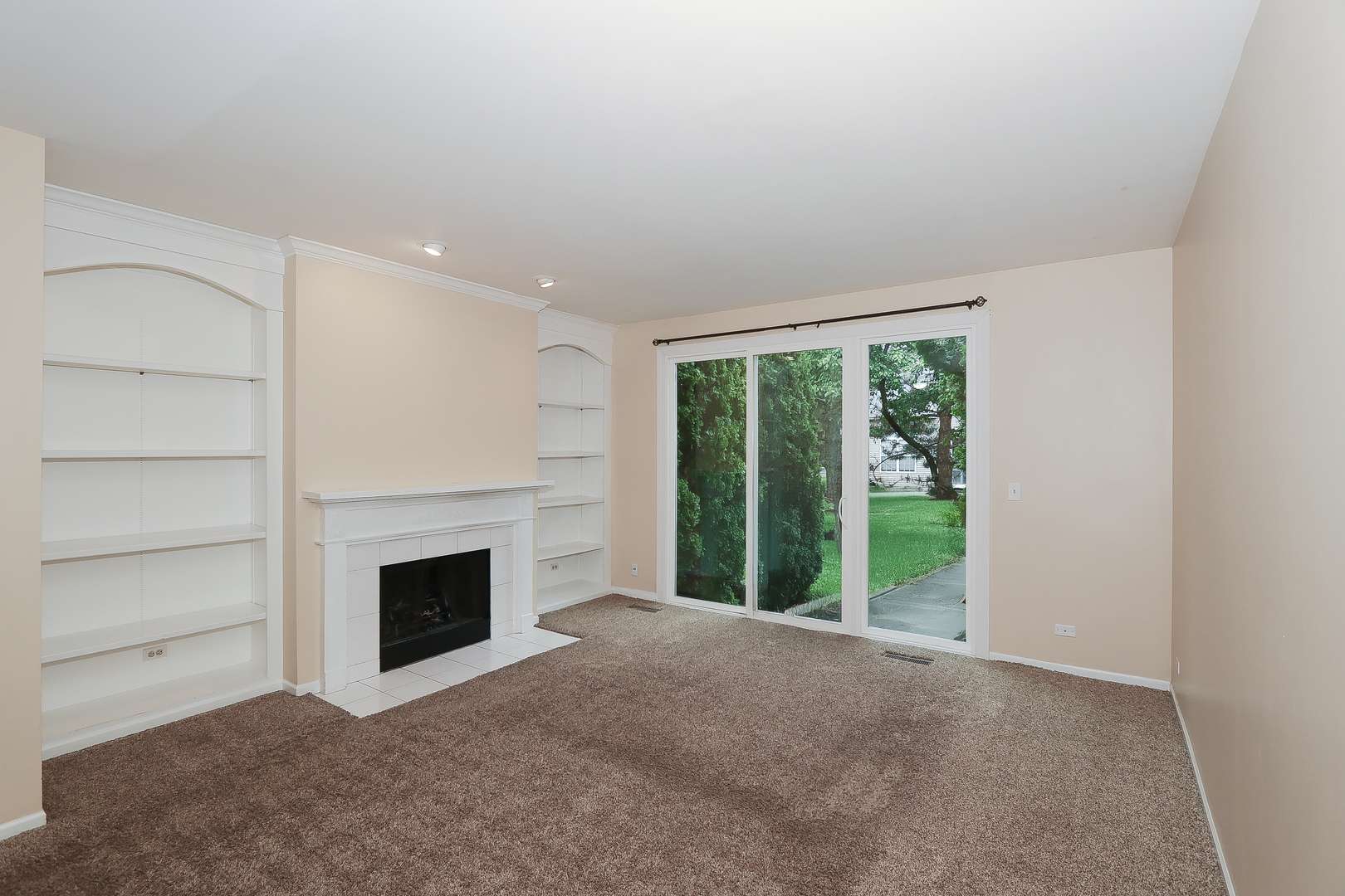 Algonquin, IL 60102,1379 Grandview CT