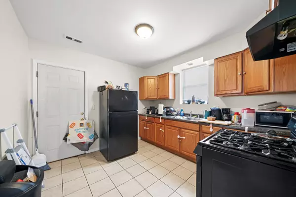 Chicago, IL 60651,1022 N Leamington AVE