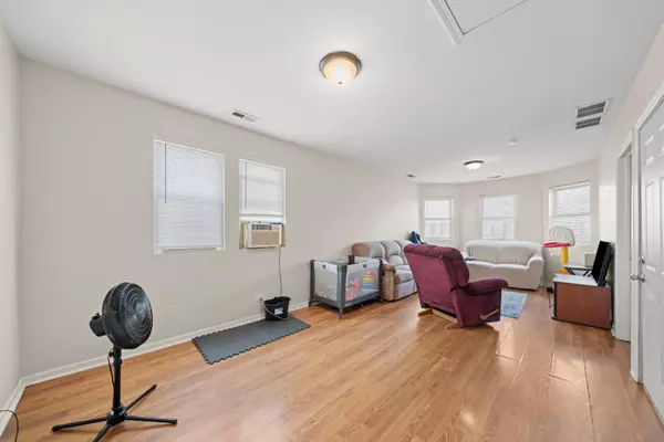 Chicago, IL 60651,1022 N Leamington AVE