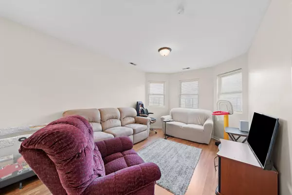 Chicago, IL 60651,1022 N Leamington AVE