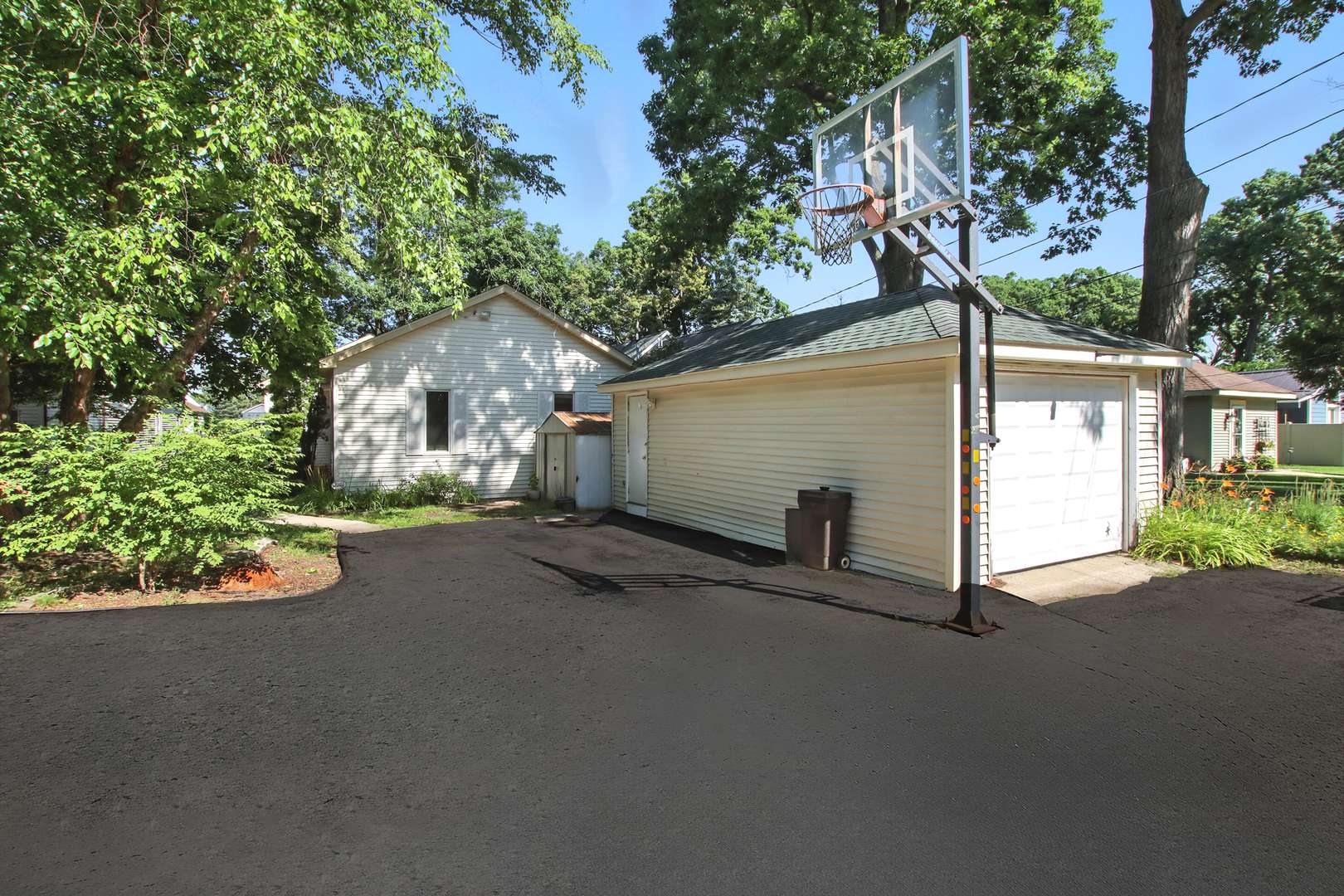 Mchenry, IL 60051,1803 N WOODLAWN PARK AVE