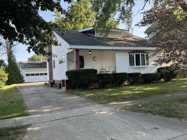 600 W White ST, Clinton, IL 61727