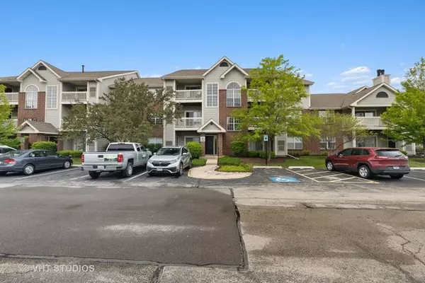 Wheaton, IL 60189,53 Kensington CIR #105