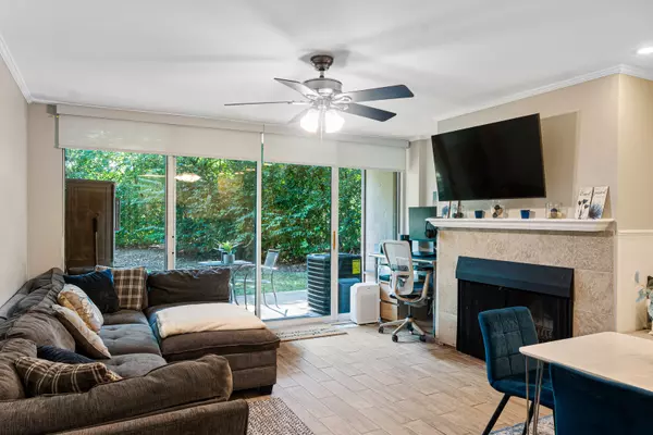 Lisle, IL 60532,1811 Four Lakes AVE #1H