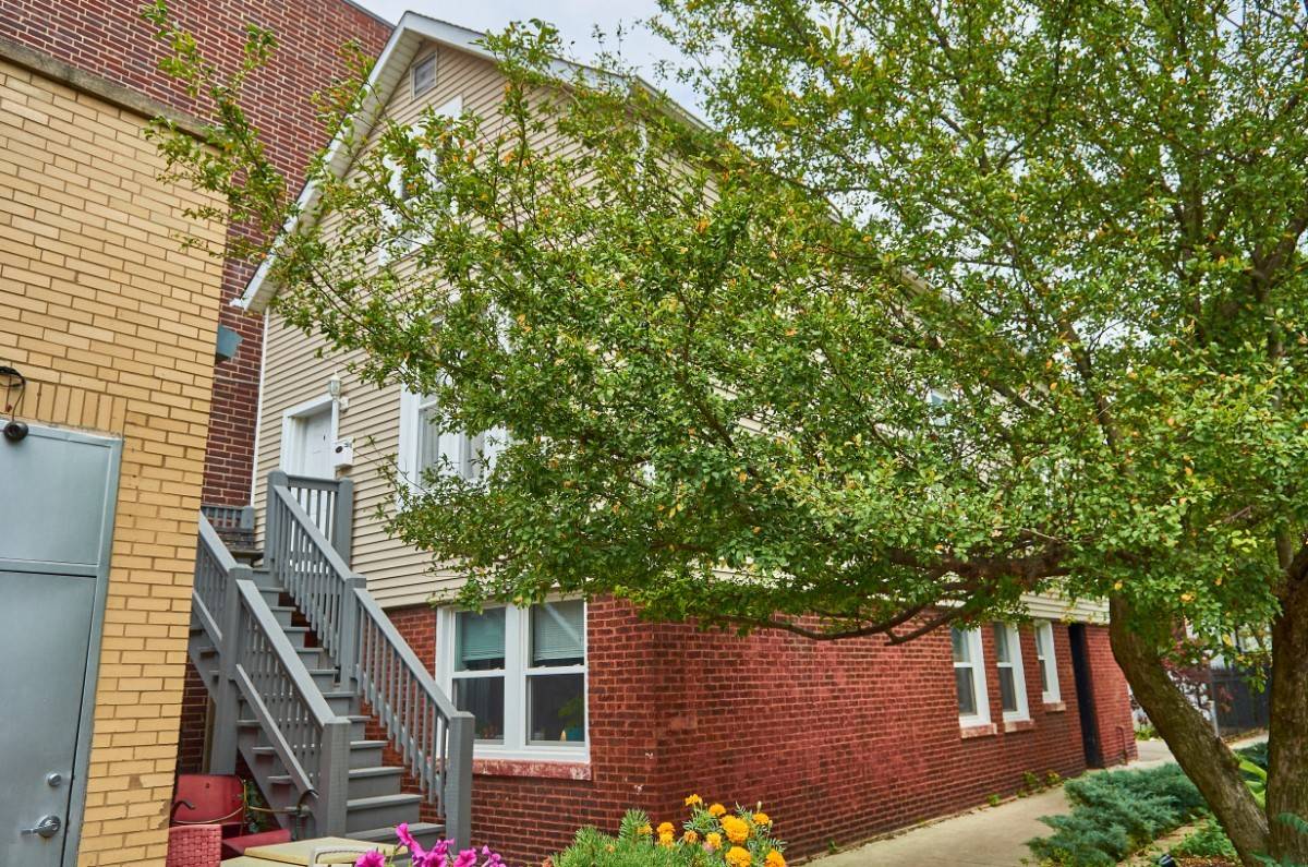 2032 W Roscoe ST #1, Chicago, IL 60618