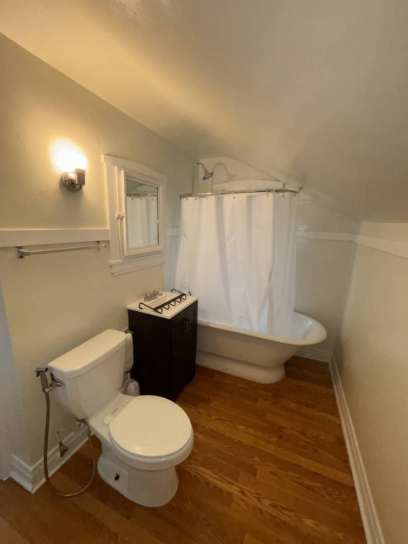 Elmhurst, IL 60126,247 E North AVE #2
