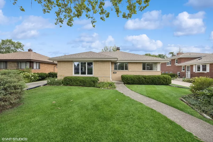 2555 Stratford AVE, Westchester, IL 60154