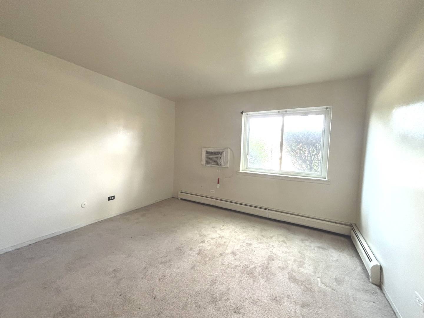 Addison, IL 60101,827 W College BLVD #101