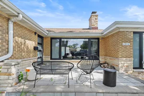 Skokie, IL 60077,4944 JARVIS AVE